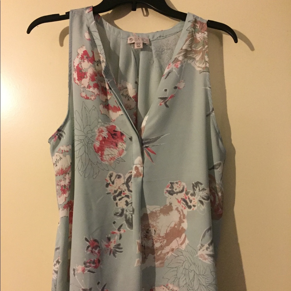 Lila Rose sleeveless top XL